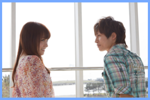 会話する男女